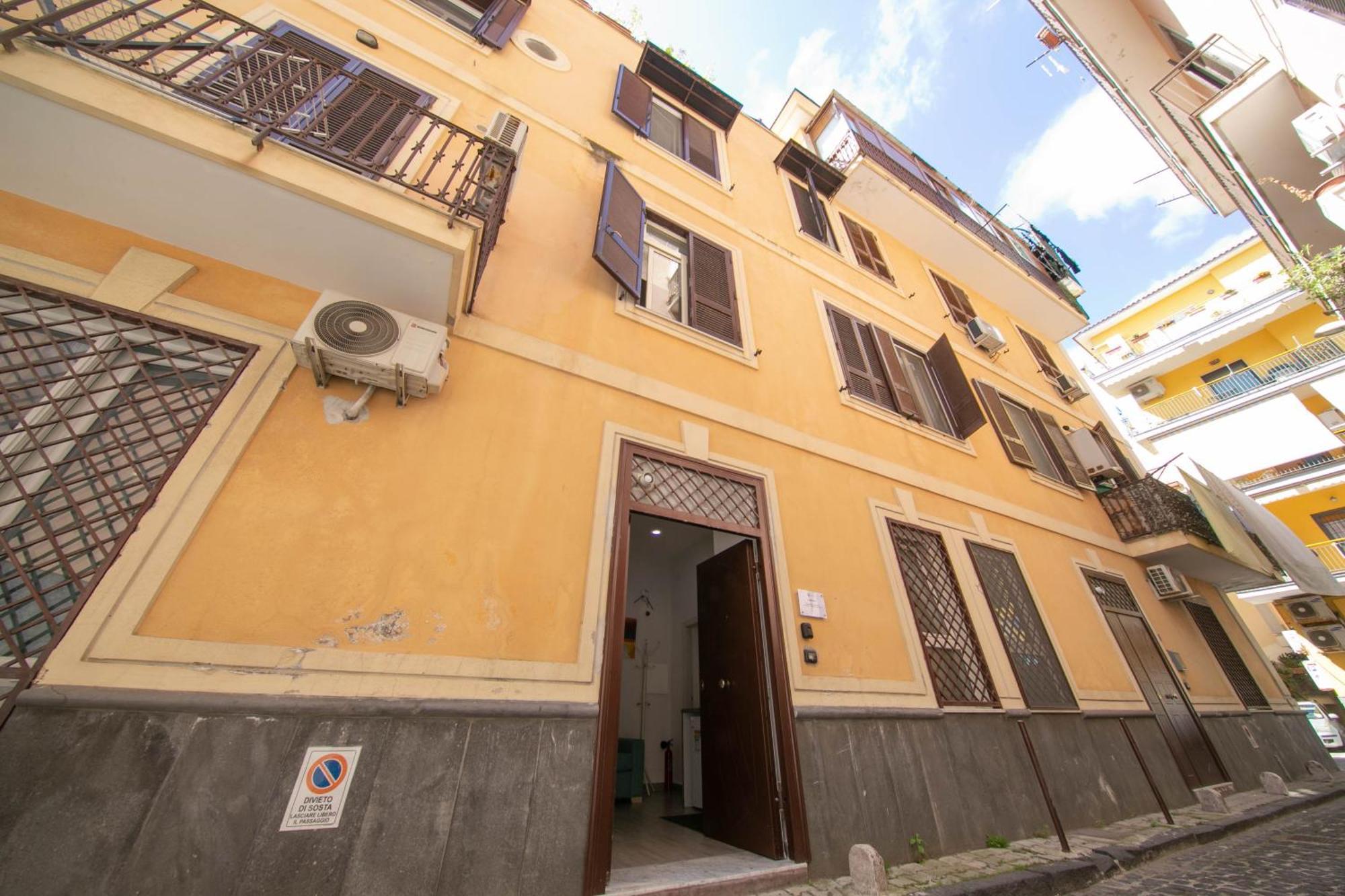 Casa Vacanze Alma B&B Grazioso Appartamento Sul Lungomare Di Pozzuoli A 300Mt Dal Centro E Dal Rione Terra By Movery Kültér fotó